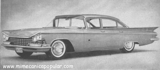 En esta foto de un sedán de cuatro puertas se aprecia claramente la gran transformación del Buick de 1959