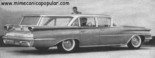 He aquí una foto de la camioneta rural Oldsmobile 1959. Todavía no se produce un modelo con tres asientos