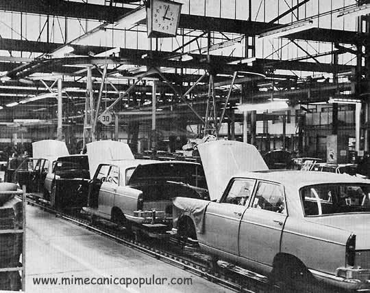 He aquí una vista de la nueva fábrica donde se construyen los modernos autos Peugeot