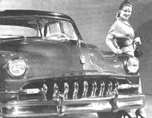 El estilo del DeSoto 1952 es muy similar al del modelo anterior. El vidrio matizado se ofrece como equipo opcional