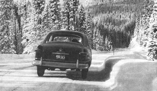 Clymer condujo su auto 6400 Kms, parte sobre carreteras cubiertas de nieve y hielo, quedando muy satisfecho